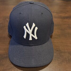 New Era 59Fifty Navy Blue and White New York Yankees Fitted Hat